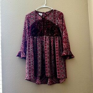 Girls bohemian style burgundy/pink high low paisley pink top. Size 14.